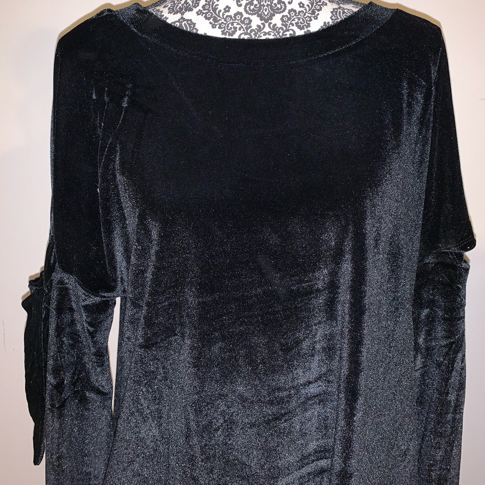 Entro | Velvet Top with tie sleeves